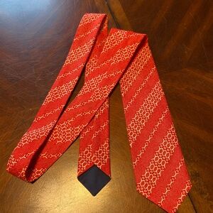 Elegant Red Patterned Men's Tie
